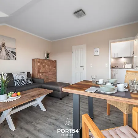Apartment Deck 8 *